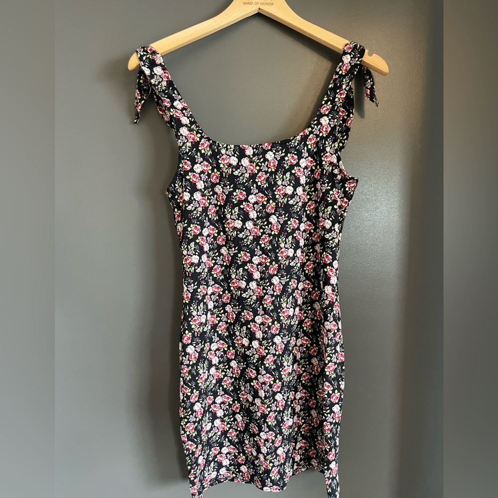Never worn NWT tight fitted floral dress size large
